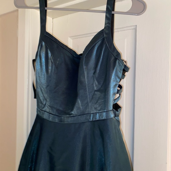 Sherri hill emerald green prom dress!! - Picture 3 of 6